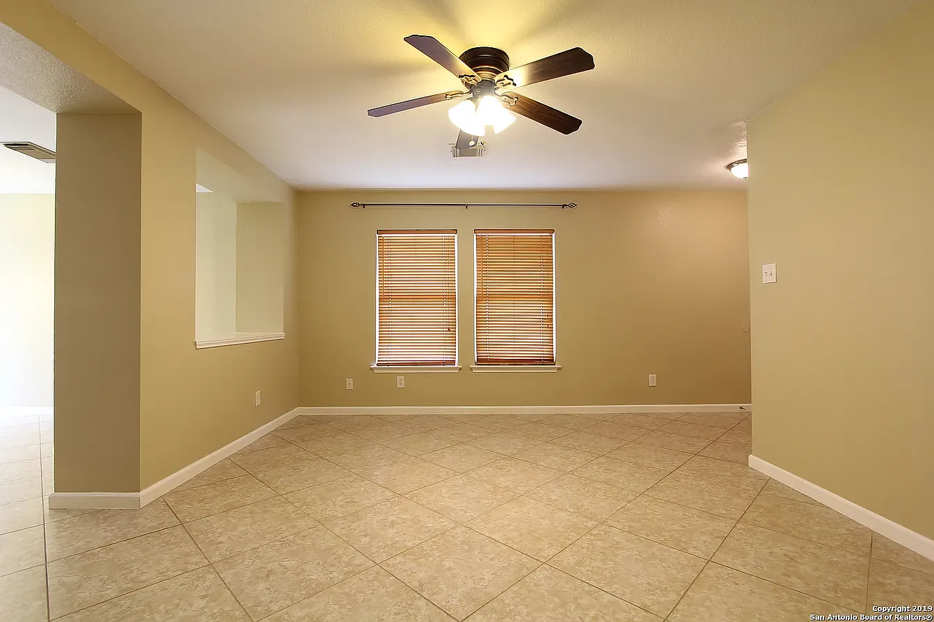 3 bed, 1233 sqft, $1,690 — Photo 4
