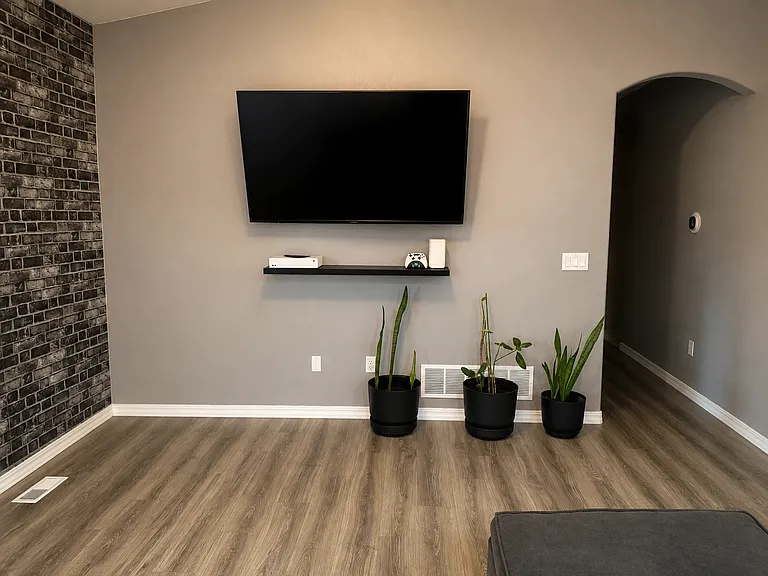 102 E Arvada Dr — Photo 4