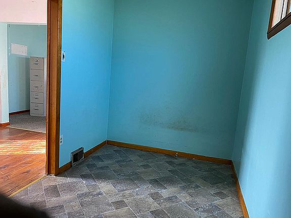 3rd image of 209 Titus Ave