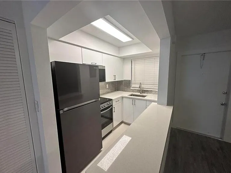 5630 NE 18th Ave #207 — Photo 6