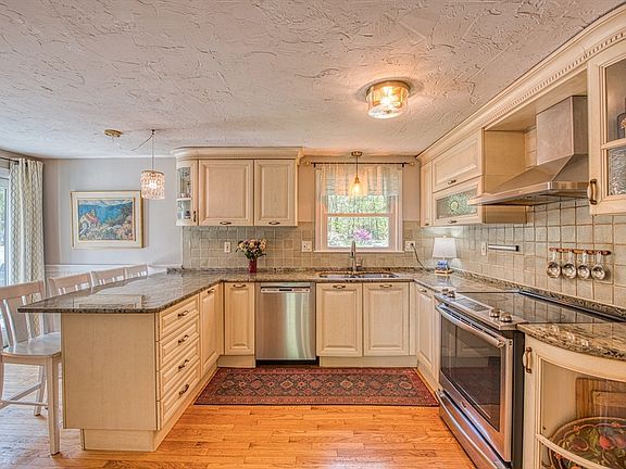 5th image of 109 Oak Hill Dr