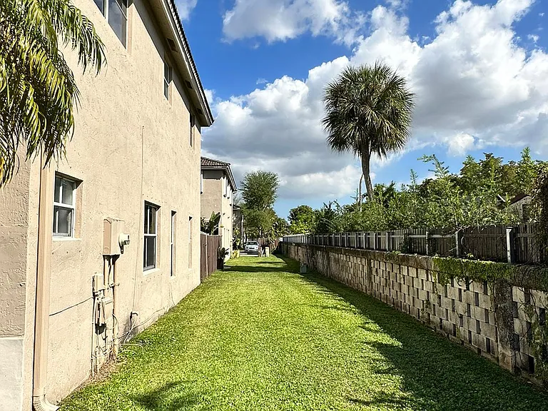 16611 NW 71st Ct — Photo 29