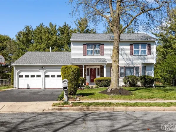 4 Wetherhill Way, Dayton, NJ 08810