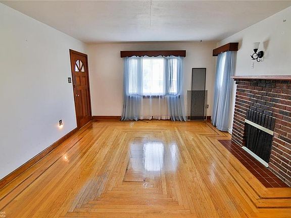 5th image of 640 E 20th St