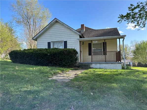 2107 Garfield St, Lexington, MO 64067