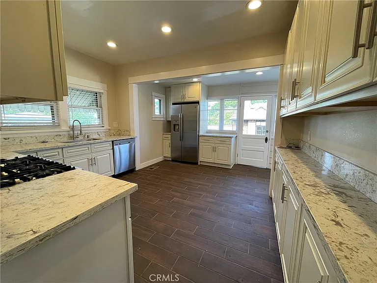 394 S Shaffer St — Photo 18