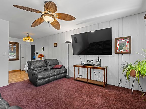 4th image of 2126 Barnaby Dr