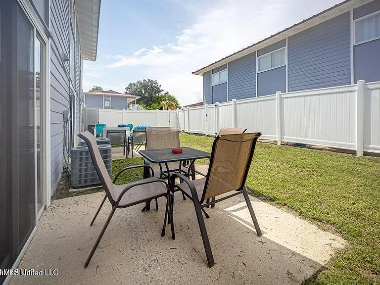 1664 Beach Blvd — Photo 10