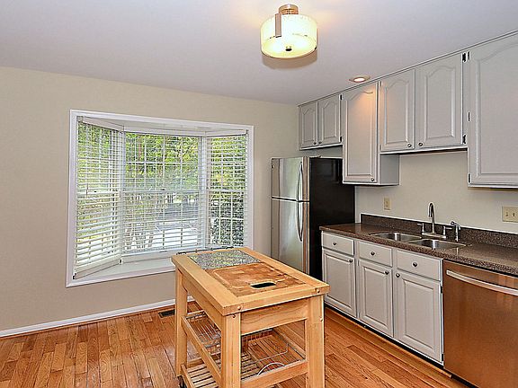 5th image of 5112 Woodfield Dr