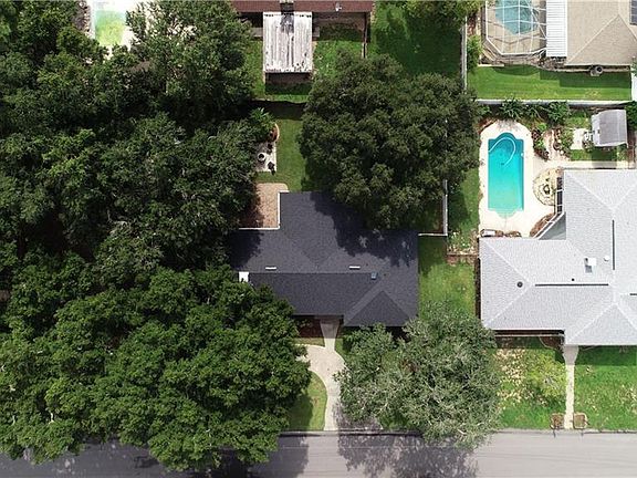 3rd image of 3221 Lake Breeze Dr