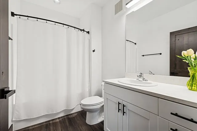 1840 Baker Ave #302 — Photo 6