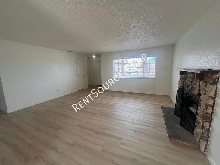841 Chateau Way — Photo 7