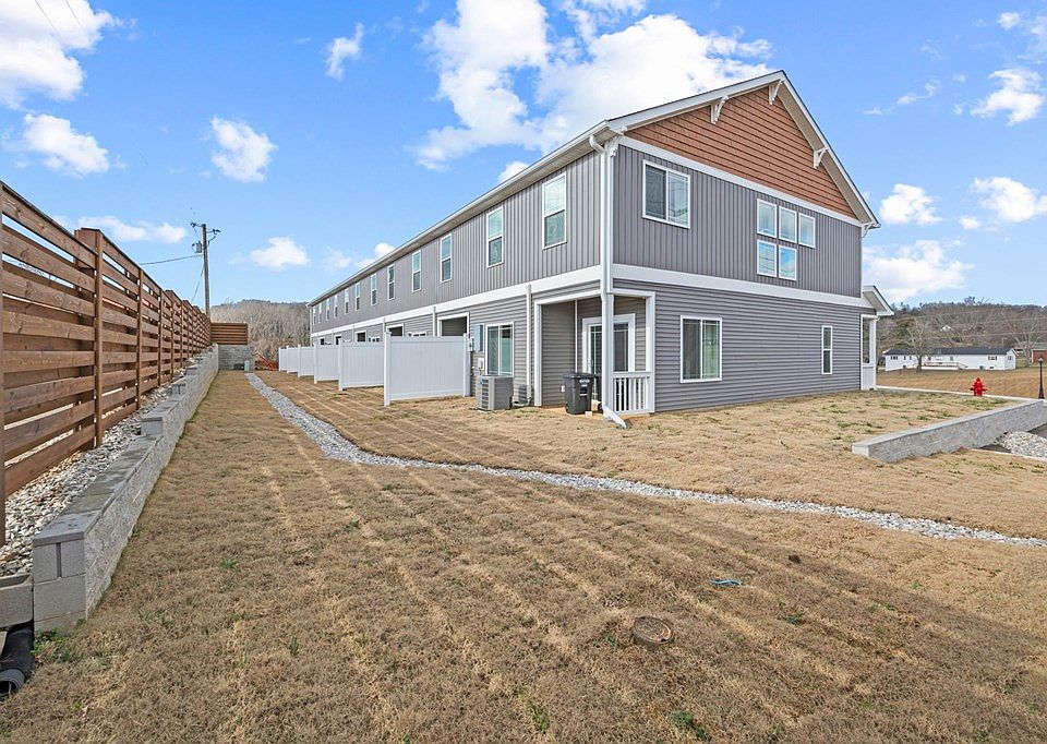 1038 E Main St Livingston TN Zillow