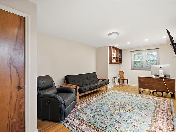 5th image of 9 Highland Dr