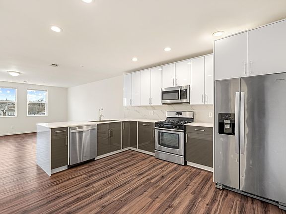 3rd image of 820 N 48th St #114B