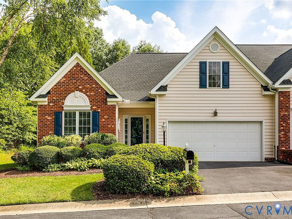 1st image of 130 Carriage Point Ln