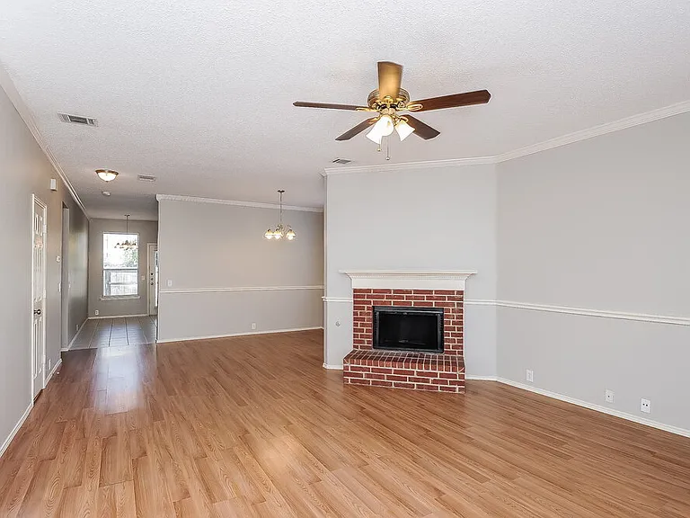 8300 Orleans Ln — Photo 4