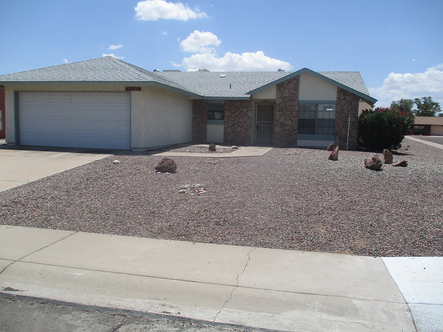 2 bed, 1096 sqft, $1,695 — Photo 1