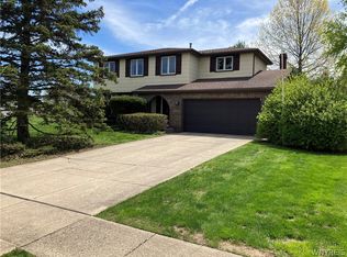 10 Pheasant Run Ln, Lancaster, NY 14086