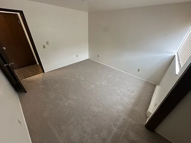 Newport Manor — Photo 7