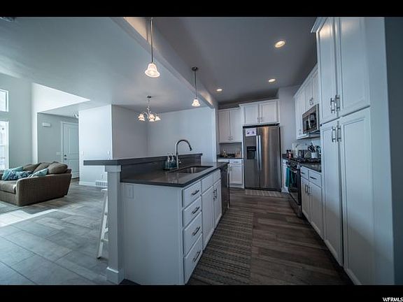 4th image of 1027 W Painted Horse Ln