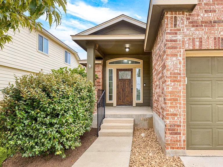 1021 Lauren St — Photo 3