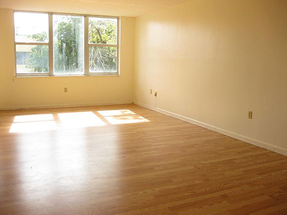 2nd image of 17890 W Dixie Hwy APT 204