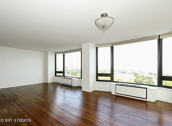 4th image of 1555 N Astor St APT 15NE