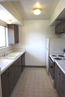 4th image of 2013 Town And Country Ln APT 4
