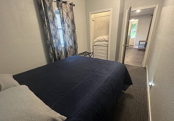 5th image of 2729 Pine Ave