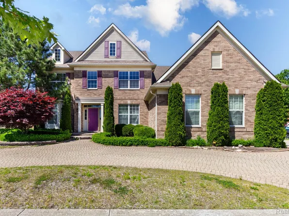 42575 Silverwood Dr, Sterling Heights, MI 48314
