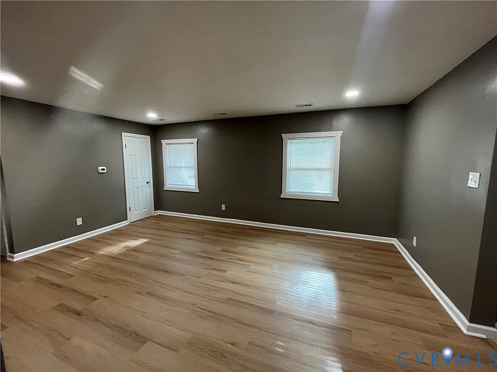 3 bed, 1.5 bath, 936 sqft, $1,900 — Photo 4