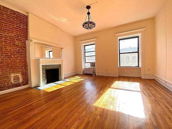 3rd image of 33 W 76th St APT 5A