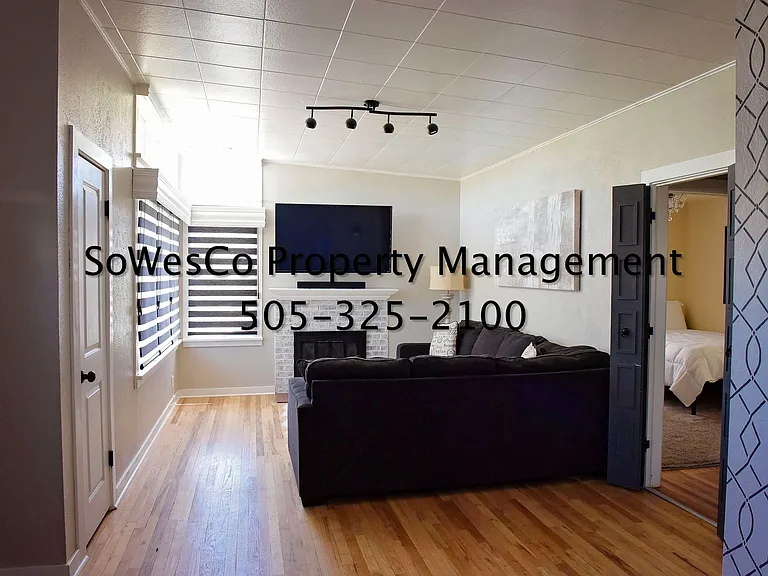 1011 N Monterey Ave — Photo 3