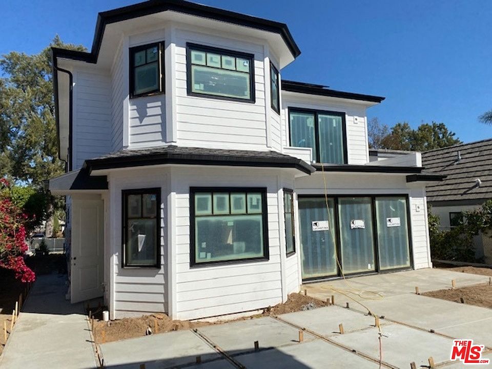 2nd image of 2254 26th St