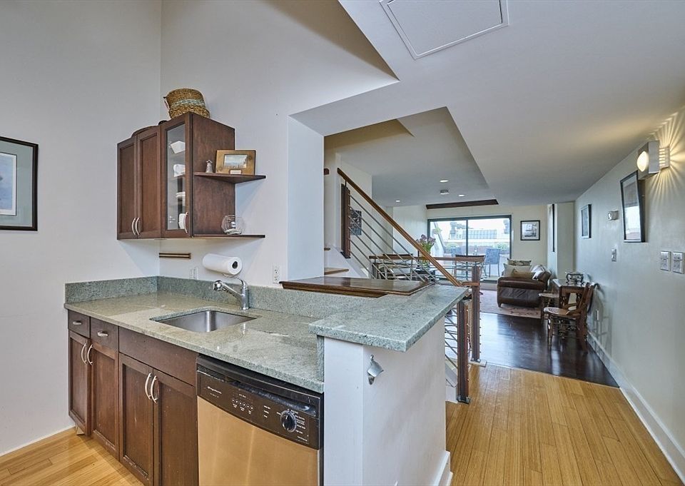 1st image of 42 8th St APT 2511