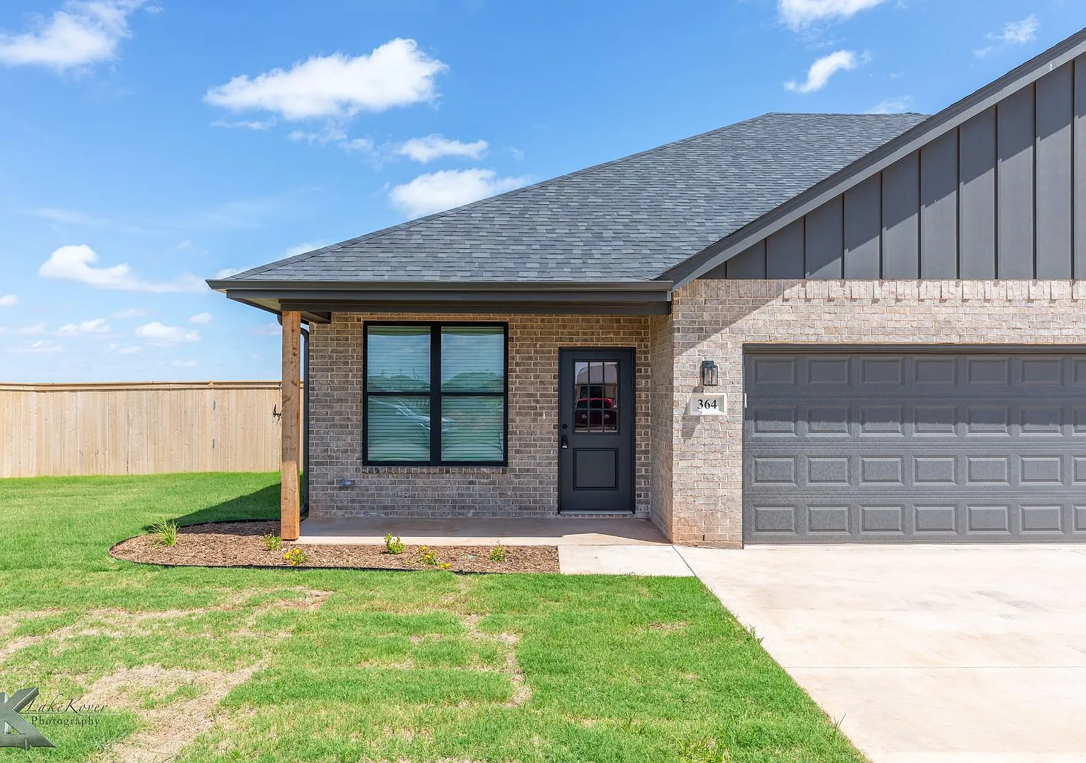 Newer Construction! 3 Bedroom, 2 Bath, 2 Car Garage — Photo 2