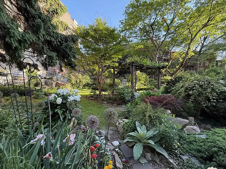 465 W 49th St #1B — Photo 9