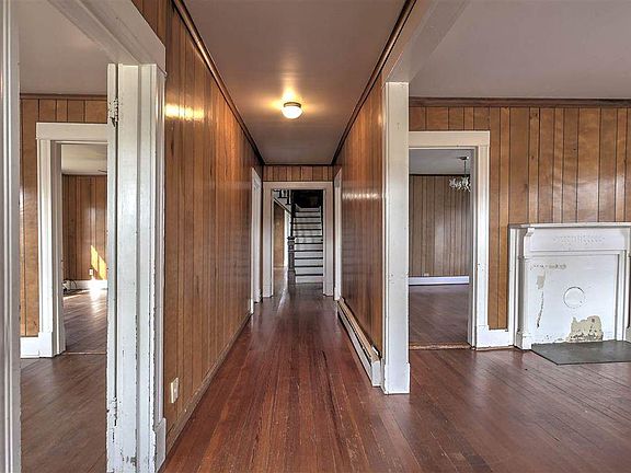 3rd image of 821 Mineral Ave