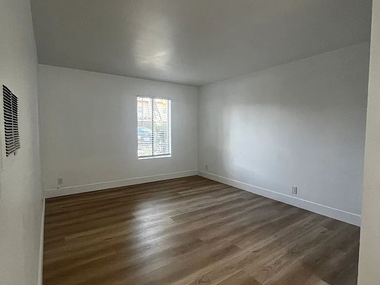 Park West Apartments — Photo 27