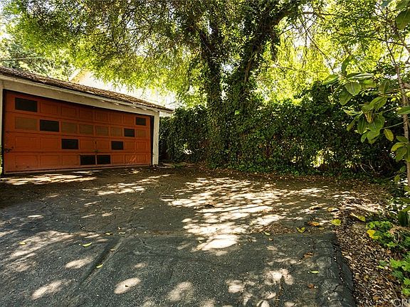 3rd image of 22298 Cass Ave