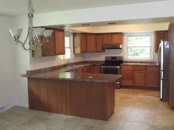 55961 Oak Manor Pl, Elkhart, IN 46514