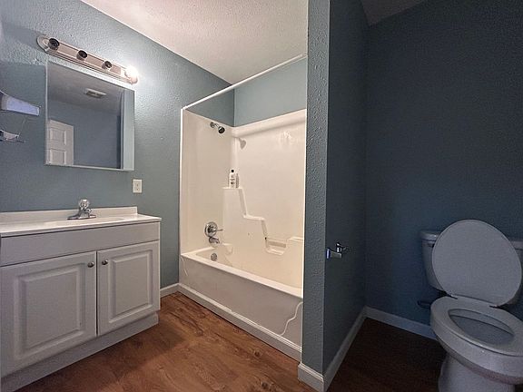 5th image of 403 Park St APT 9