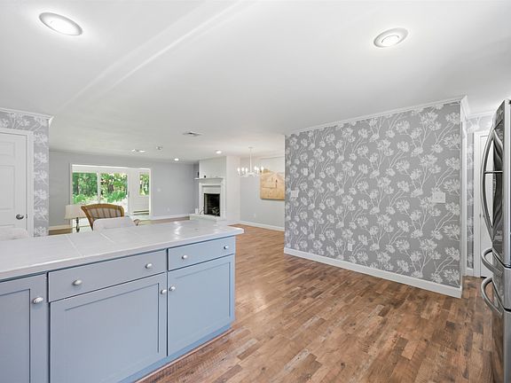 4th image of 10 Hampton Towne Estates