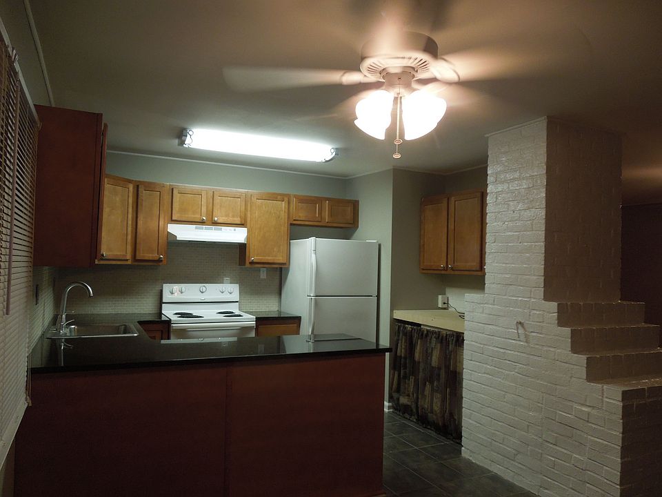 Brand new kitchen w/ granite