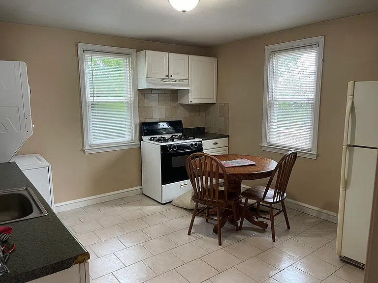 1576 Ferndale Ave #1 — Photo 6