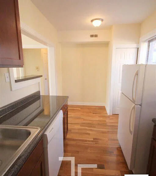 1444 W Byron St #3 — Photo 3