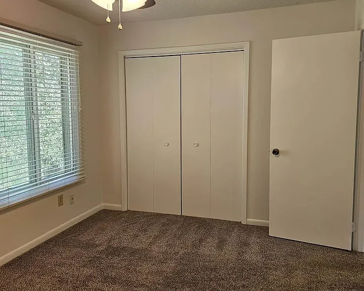 601 Picadilly Sq — Photo 13