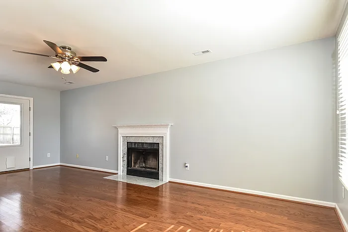 3 bed, 2.5 bath, 1469 sqft, $1,795 — Photo 2