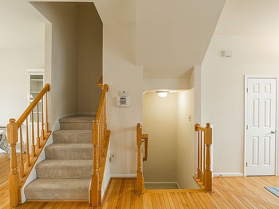 2nd image of 3950 Hartlake St